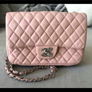 Super Cute 💕Pink Quilted Crossbody Purse Chain Strap Turn lock Clasp